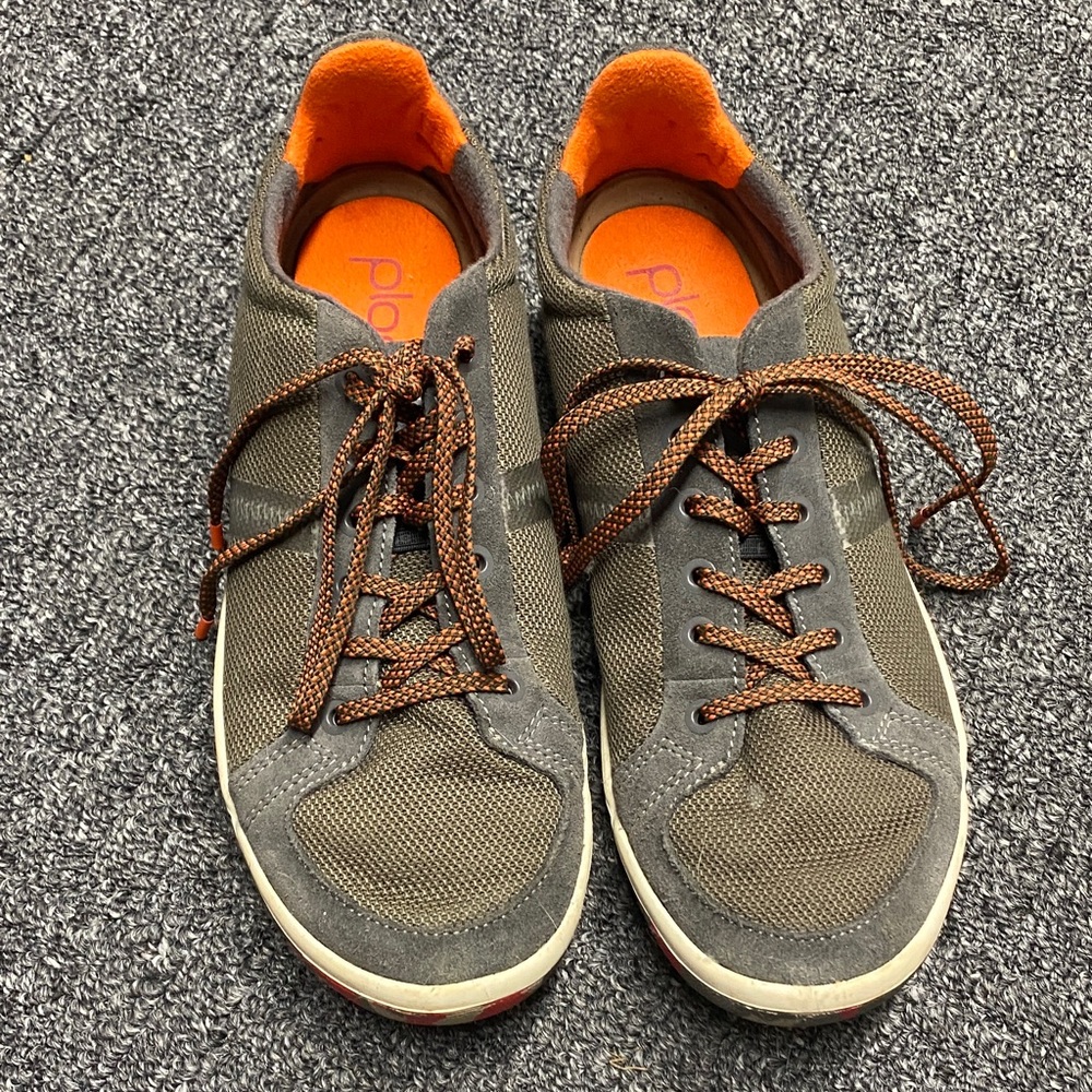 PLAE boys 6 Gray and Orange Sneakers
